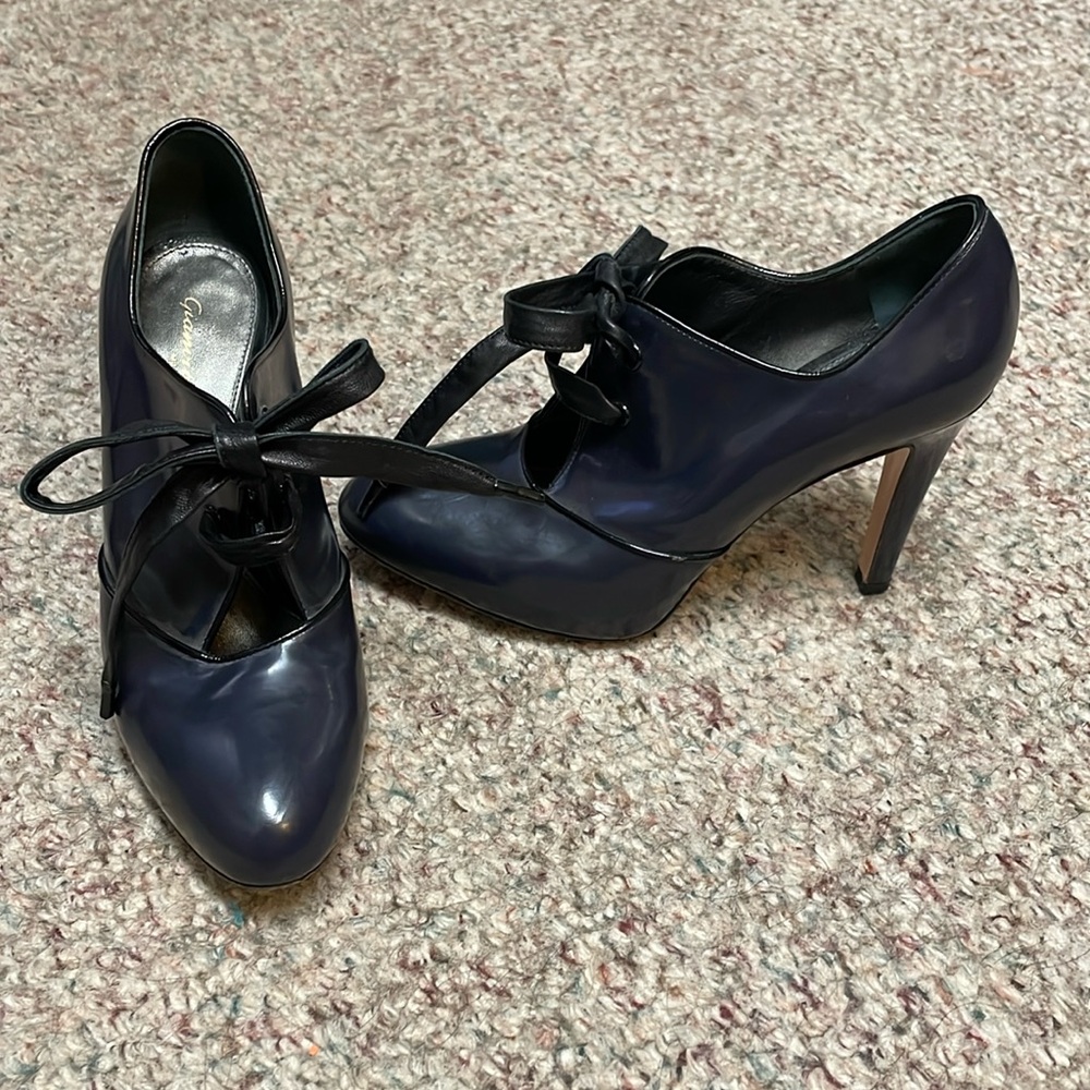Gianvito Rossi leather tie front heels - new